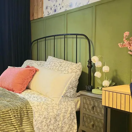 Stilvolles Design In Gohlis Mit Wlan,netflix, Waschmaschine Apartman *